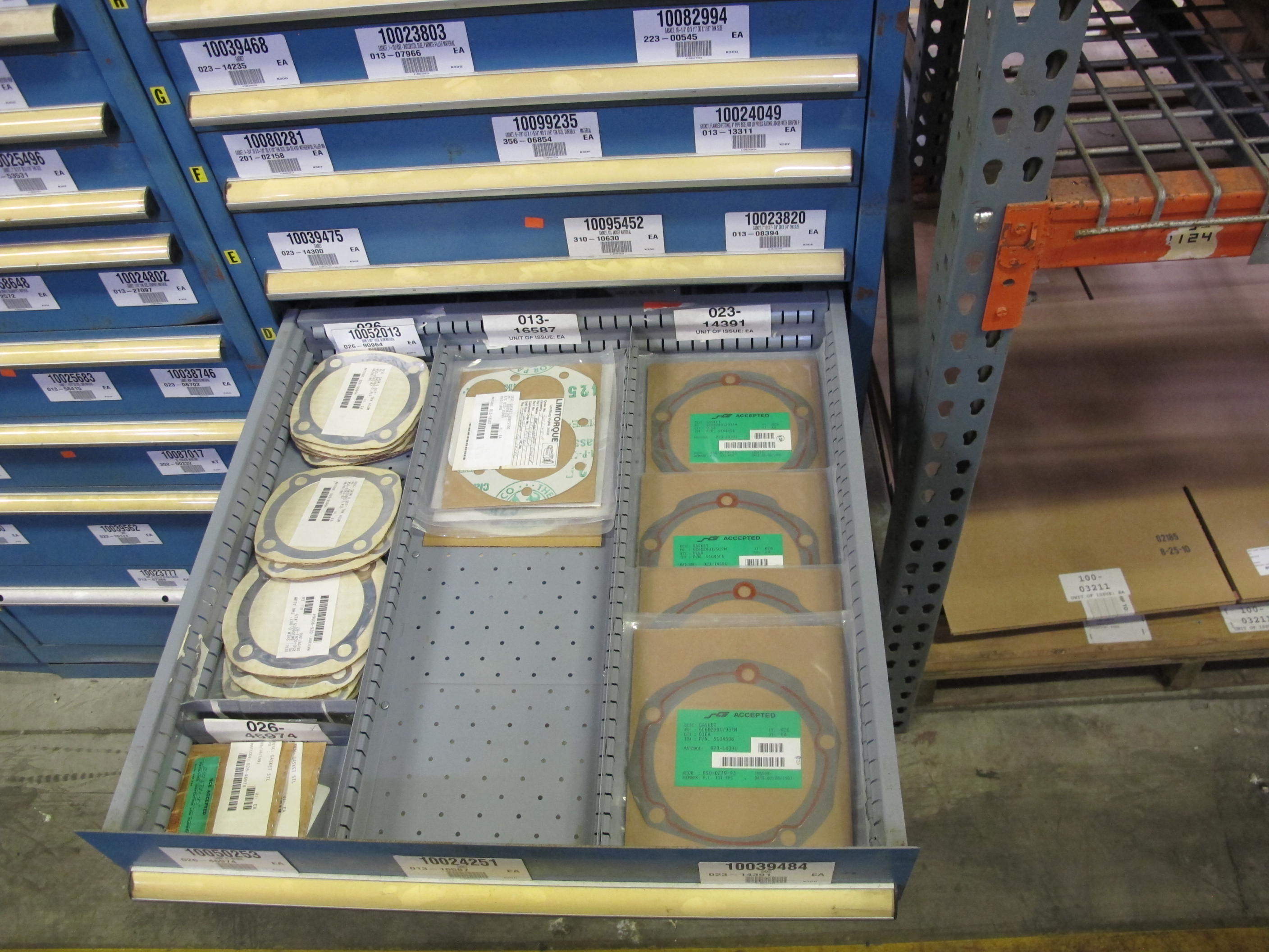 LISTA HEAVY DUTY 10-DRAWER PARTS CABINET W/ CONTENTS (W-50) LOADING & HANDLING FEE $25-